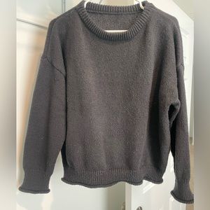 Black cropped sweater. Size L.